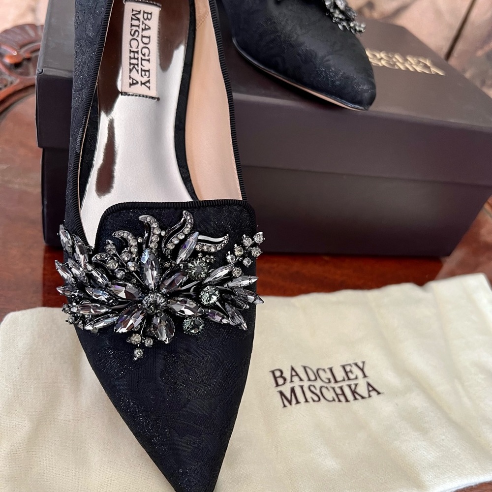 Badgley Mischka Women's Mandy Loafer Flat - New in Box - Size 6